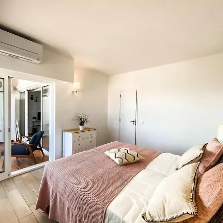 Balcony W Seaview - 1 Bed Apart